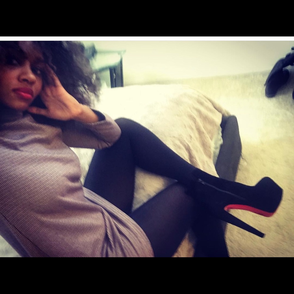 Never been worn .. size 10 but fits like a 9.5.. - Picture 7 of 7